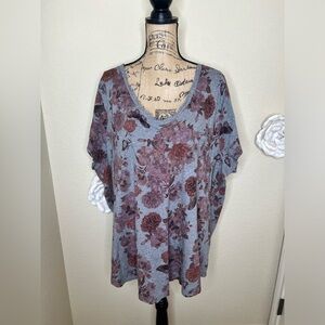 NTM: Torrid Classic Fit V Neck Gray with Floral Design, Butterflies T Shirt Sz 4